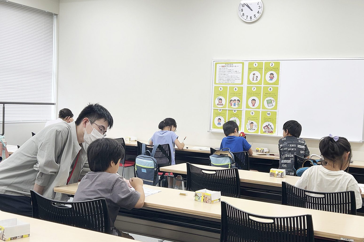 【東大阪市立多目的センター】2025 夏休み宿題CAFE開催！ボランティアも募集中